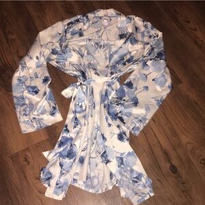 Secret Treasures Robe satiny SUPER soft Blue White Sleepwear 12/14 women’s